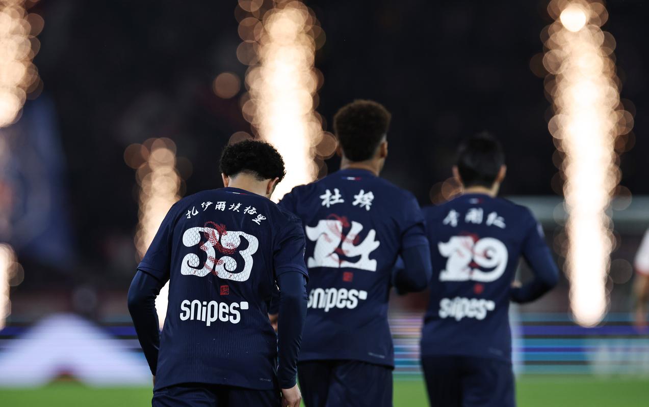 记者：韩鹏仍是泰山主帅，但俱乐部需要找个名义上的“主帅”（记者称韩鹏仍掌泰山帅印，俱乐部或另觅挂名主帅）