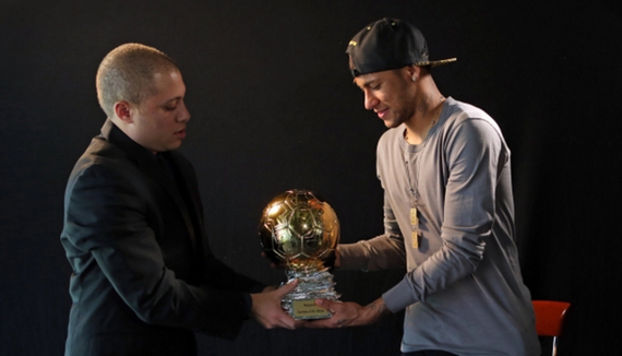 阿尔卡拉斯表演赛搞笑举动笑翻全场，指出乐观态度是最大武器